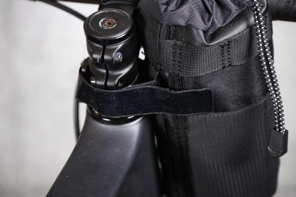 2023 Zefal Z Adventure Pouch Bag - stem strap.jpg