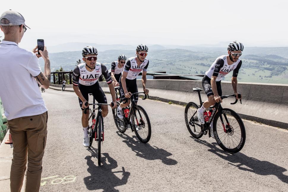 UAE Team Emirates Puy de Dôme recce (A.S.O./Morgan Bove)