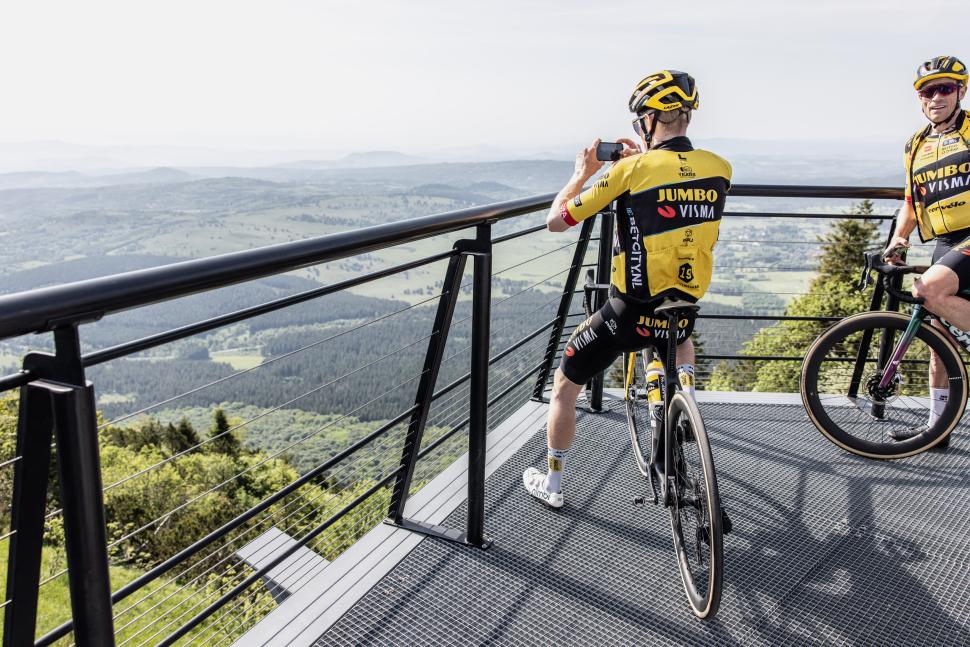 Jonas Vingegaard during Puy de Dôme recce (A.S.O./Morgan Bove)