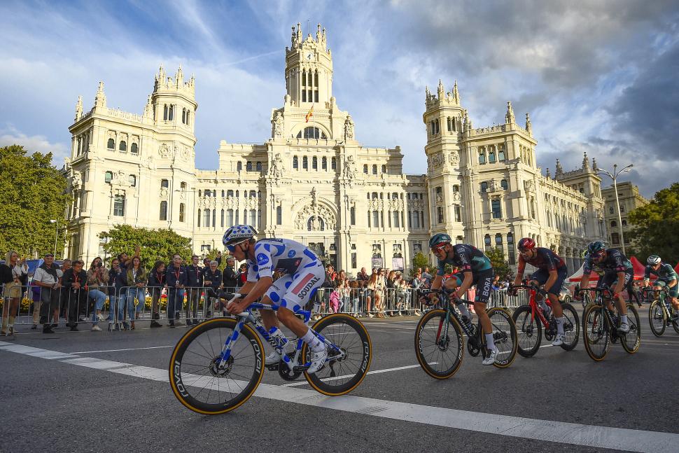 Remco Evenepoel attacks on stage 21, 2023 Vuelta a España (Tommaso Pelagalli/SprintCyclingAgency)