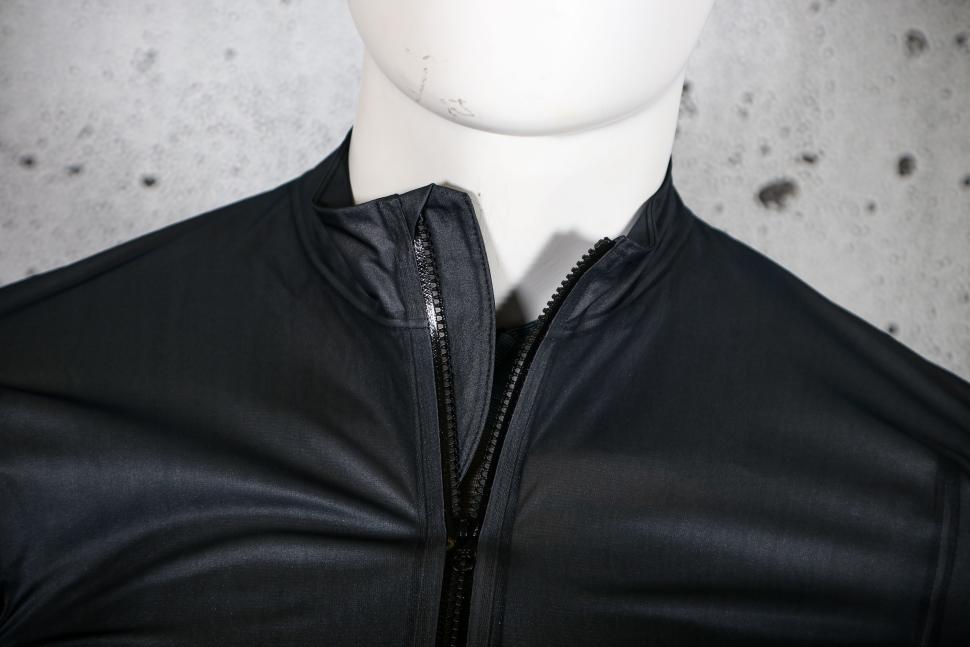2024 7Mesh Mission Jacket Mens - collar 2.jpg