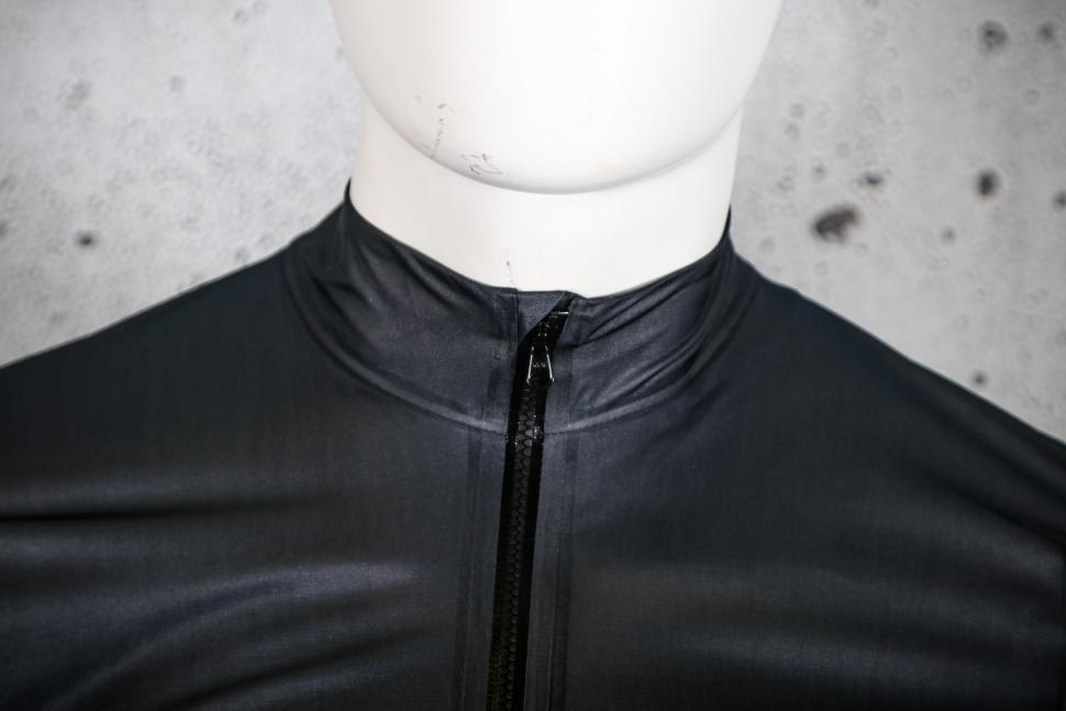2024 7Mesh Mission Jacket Mens - collar.jpg