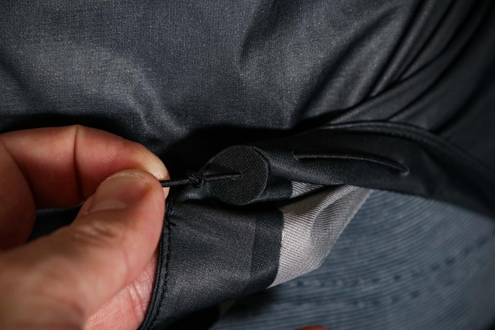 2024 7Mesh Mission Jacket Mens - hem drawstring.jpg