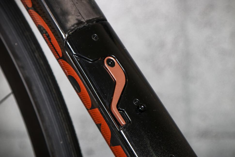 2024 Argon 18 Krypton Pro - down tube storage catch closed.jpg