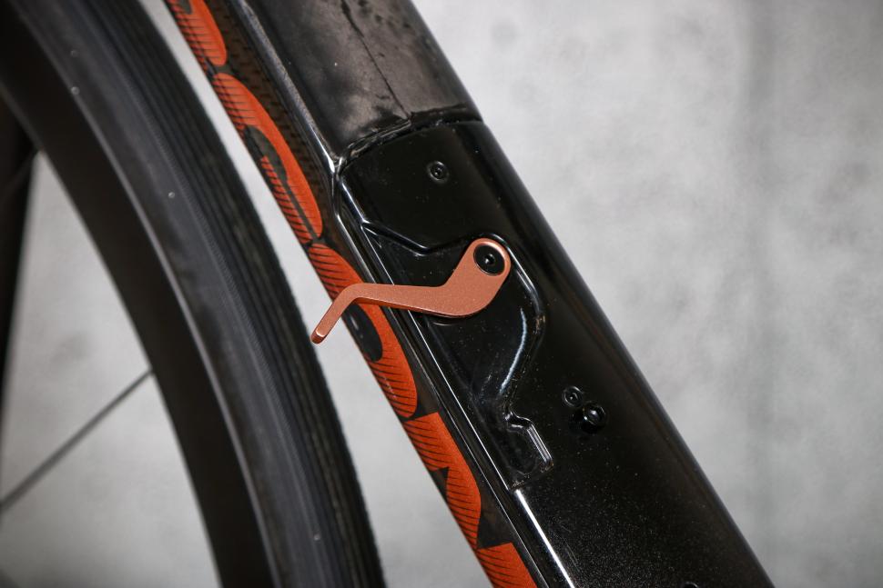2024 Argon 18 Krypton Pro - down tube storage open catch open.jpg