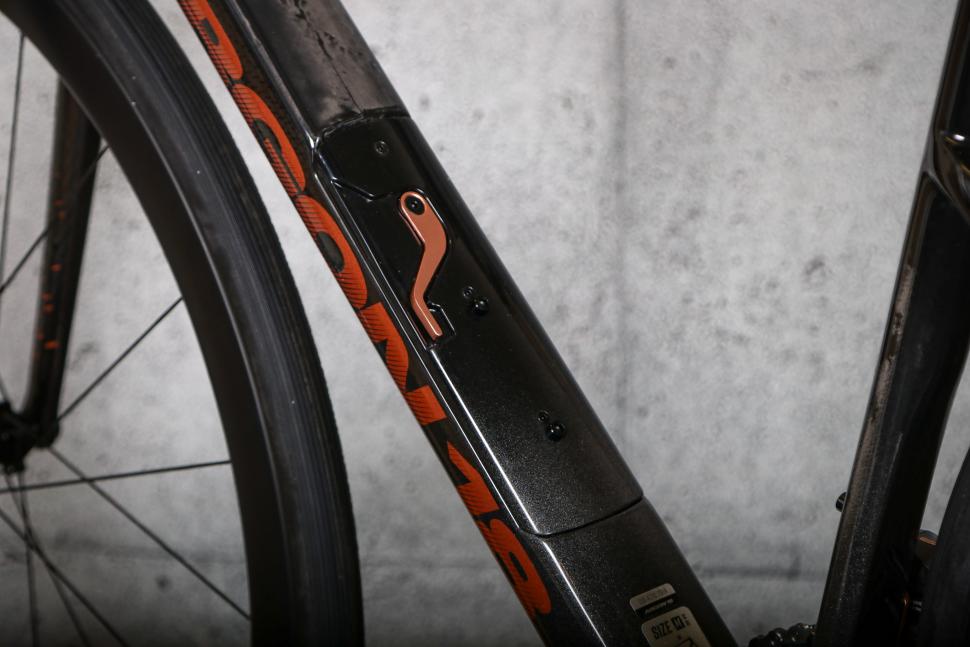2024 Argon 18 Krypton Pro - down tube storage.jpg