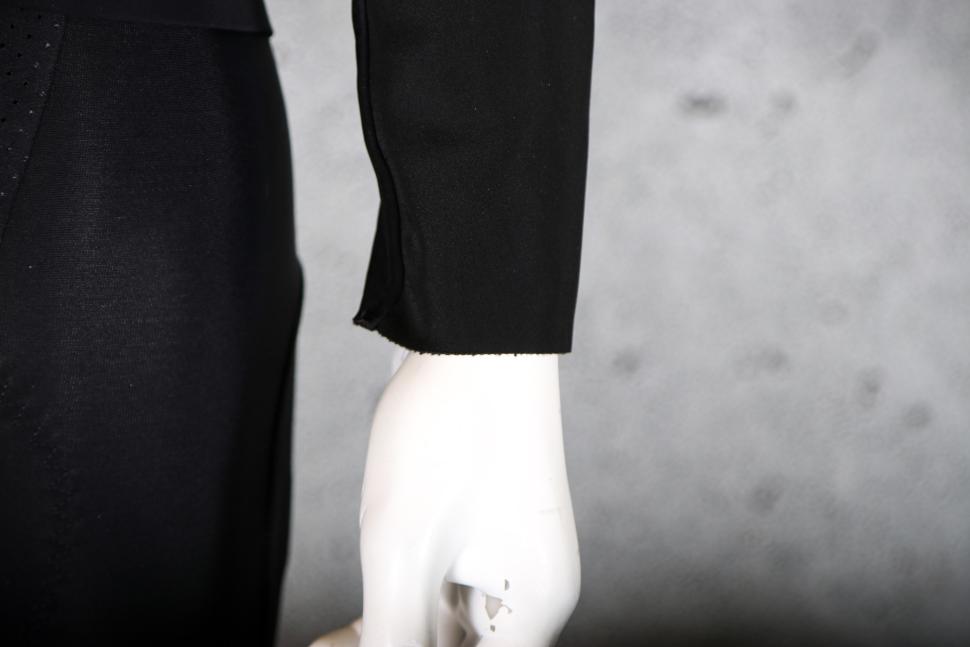 2024 Assos EQUIPE R HABU WINTER JACKET S11 - cuff.jpg