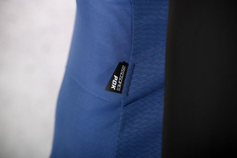 2024 Assos EQUIPE R HABU WINTER JACKET S11 - detail.jpg