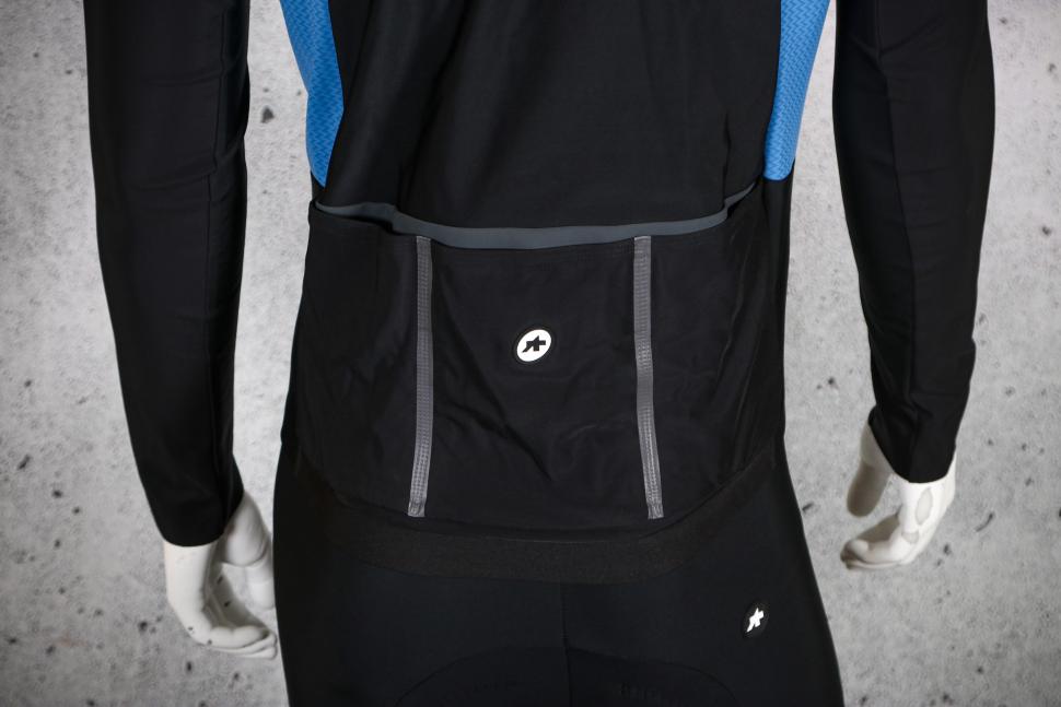 2024 Assos MILLE GT HASHOOGI WINTER JACKET S11 - pockets.jpg