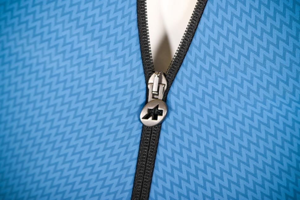 2024 Assos MILLE GT HASHOOGI WINTER JACKET S11 - zip.jpg