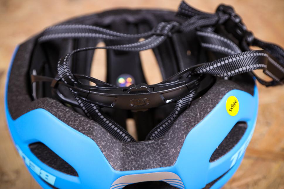 2024 Bell Avenue Mips Road Helmet - tension system.jpg