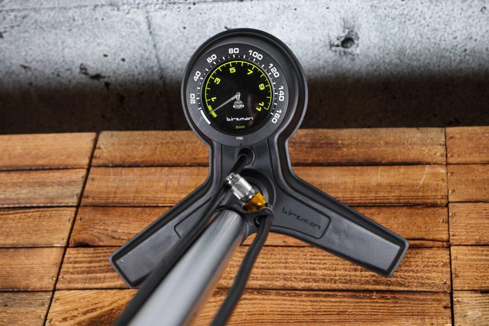 2024 Birzman The Pump with Helix II - foot plate and pressure gauge 2.jpg