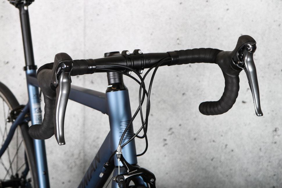 2024 Boardman SLR 8.6 - bars 1.jpg