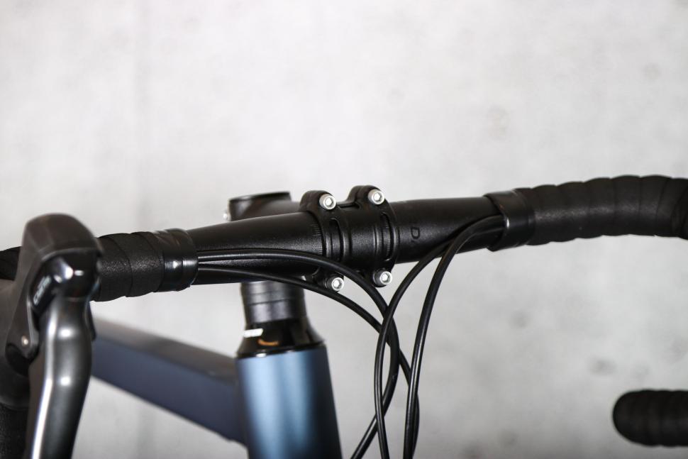 2024 Boardman SLR 8.6 - bars 2.jpg