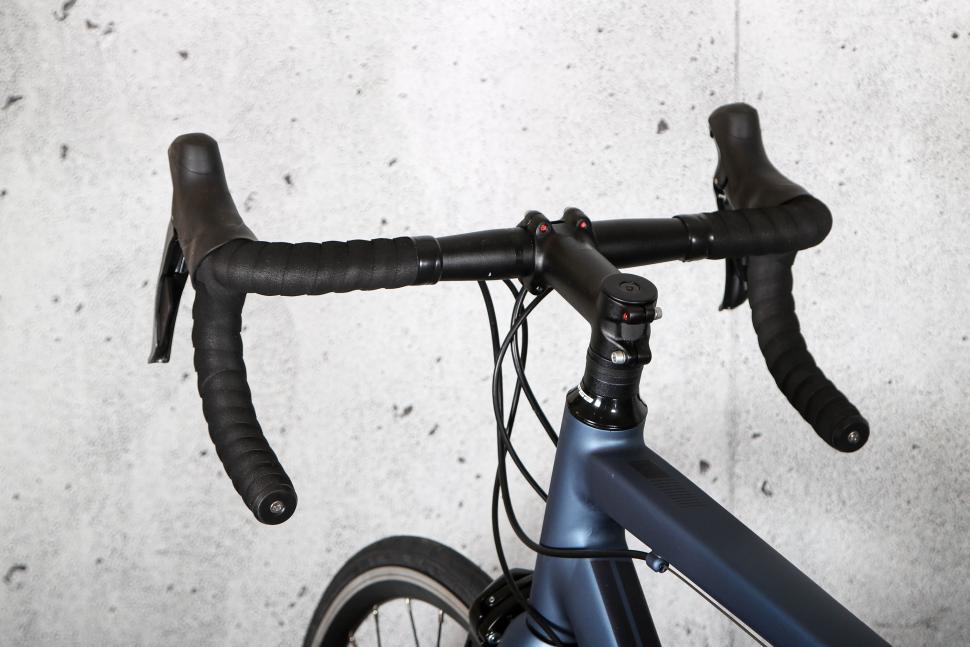 2024 Boardman SLR 8.6 - bars 3.jpg
