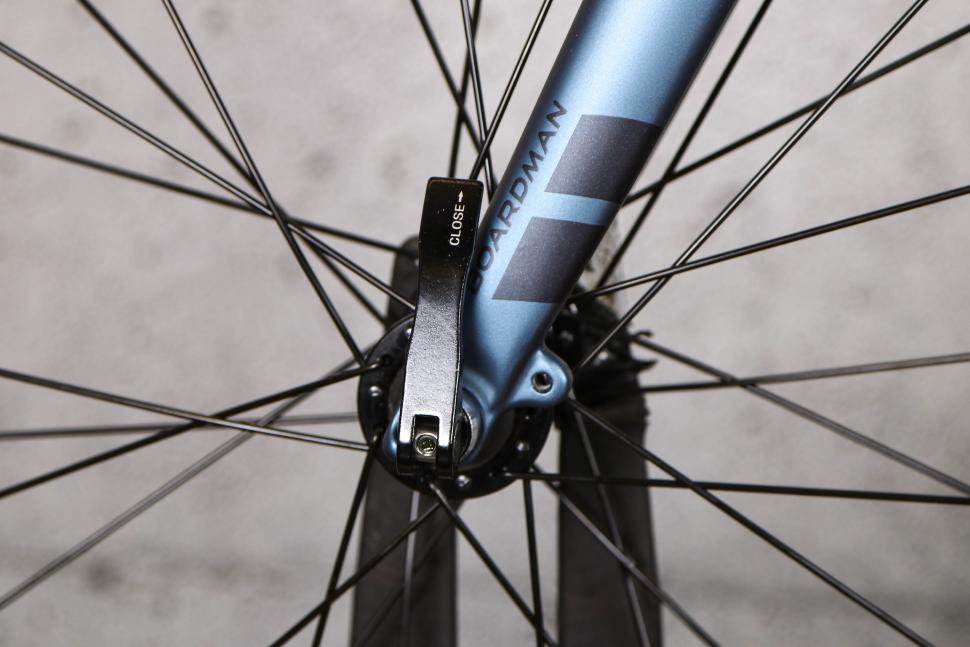 2024 Boardman SLR 8.6 - front quick release.jpg