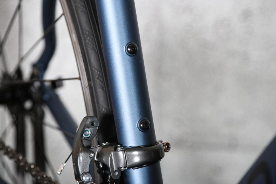 2024 Boardman SLR 8.6 - seat tube bosses.jpg