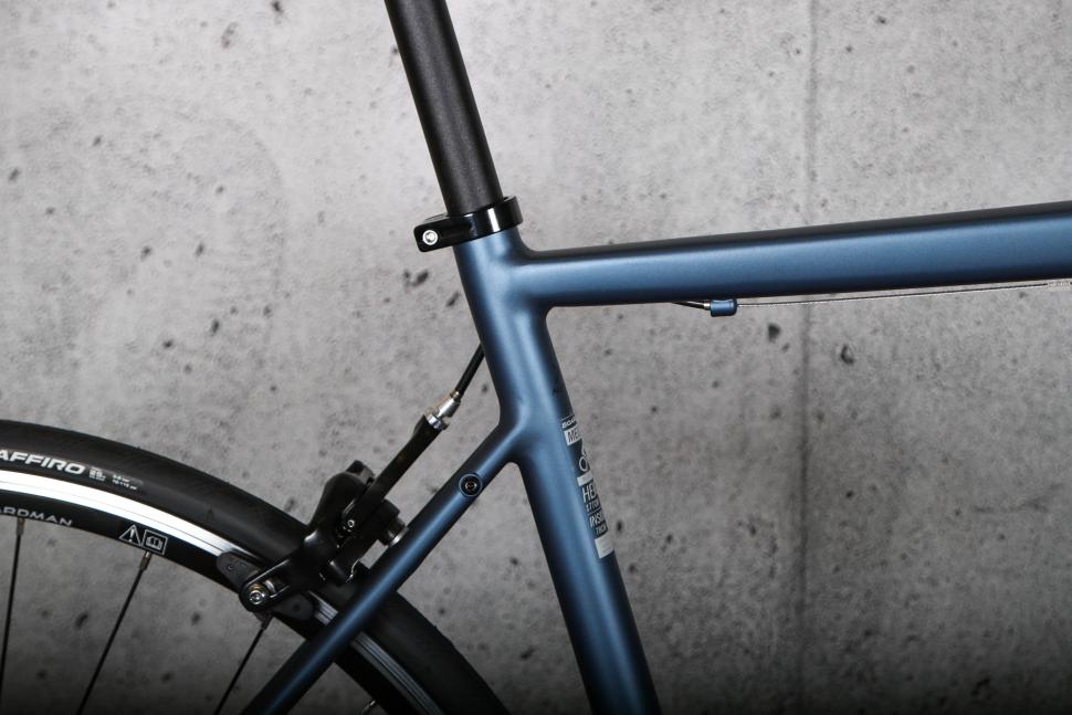 2024 Boardman SLR 8.6 - seat tube junction.jpg
