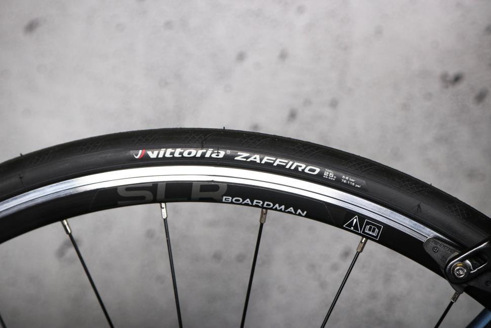 2024 Boardman SLR 8.6 - tyre and rim.jpg