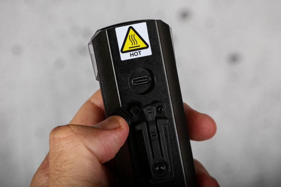 2024 Cateye AMPP 1700 - USB port.jpg
