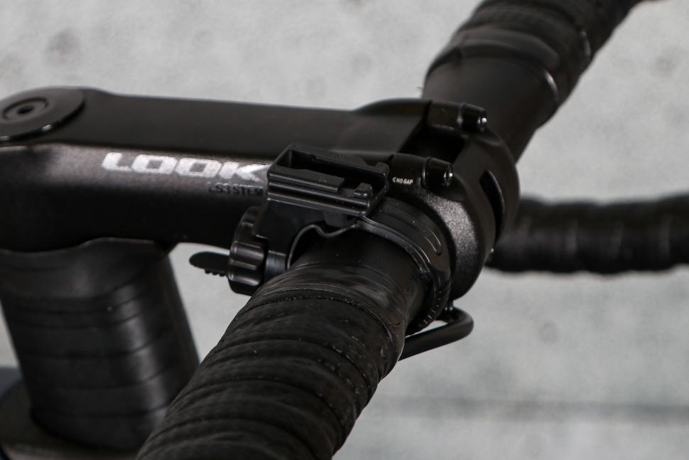 2024 Cateye AMPP 2200 - mount.jpg