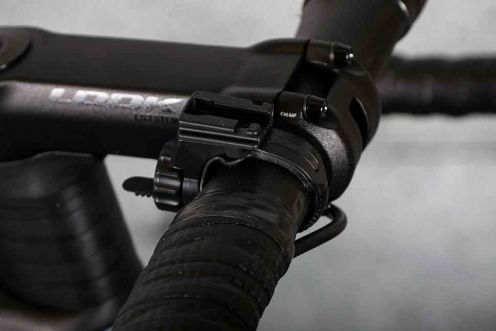2024 Cateye AMPP 400S - mount.jpg