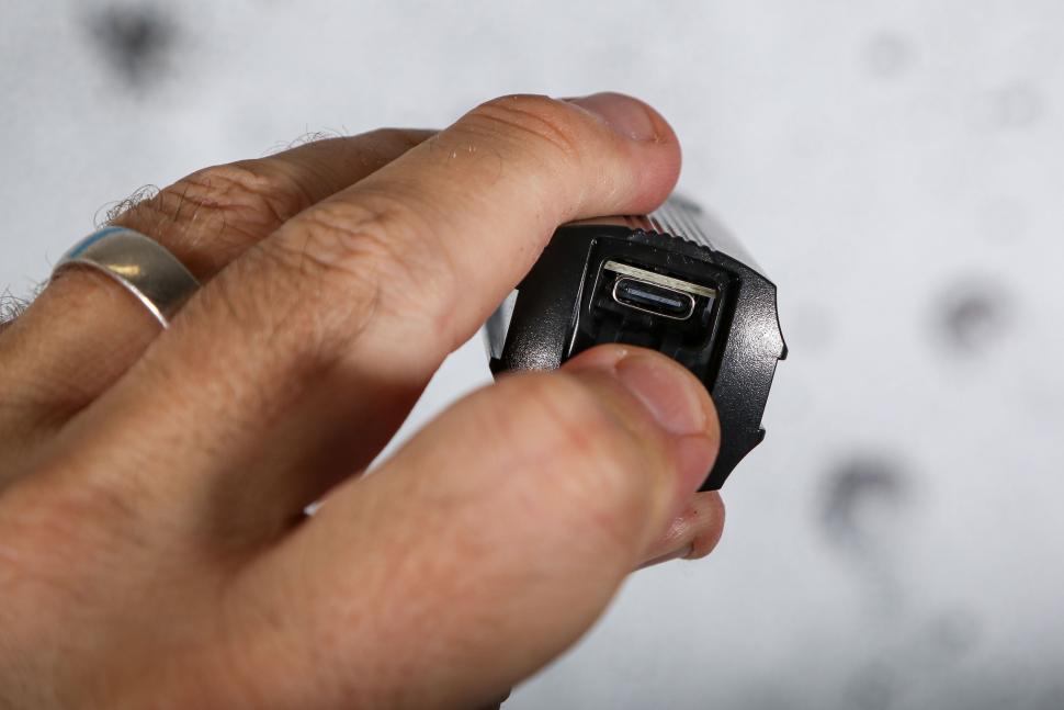 2024 Cateye AMPP 400S - USB port.jpg