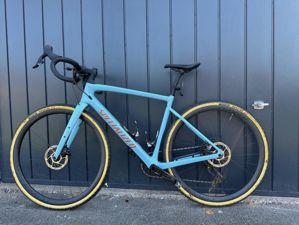 2024 Challenge Gravine PRO Handmade Tubeless Ready Gravel Tyre full bike.jpg