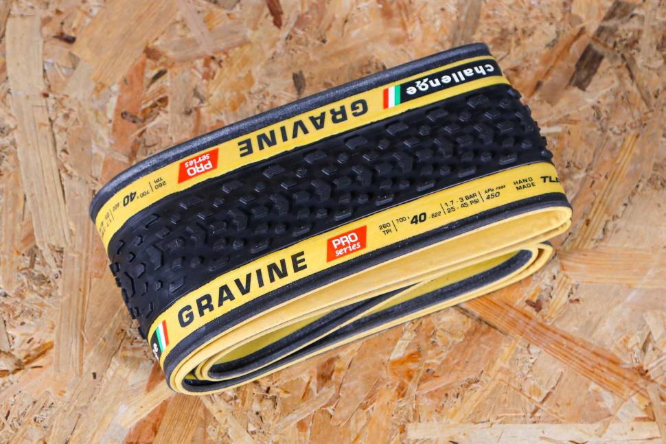 2024 Challenge Gravine PRO Handmade Tubeless Ready Gravel Tyre.jpg