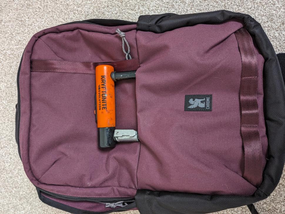 2024 chrome industries hawes 26l pack.jpg