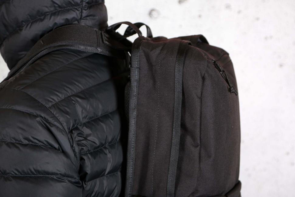 2024 Chrome Industries Hondo 18L Pack - side top.jpg