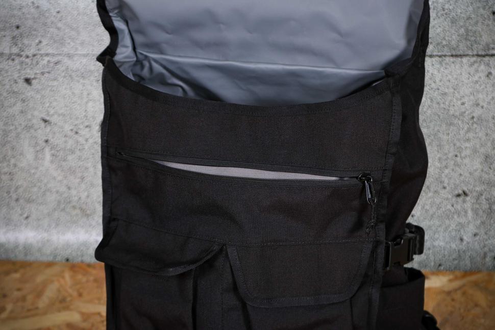 2024 Chrome Warsaw 30L Pack - zip pocket.jpg