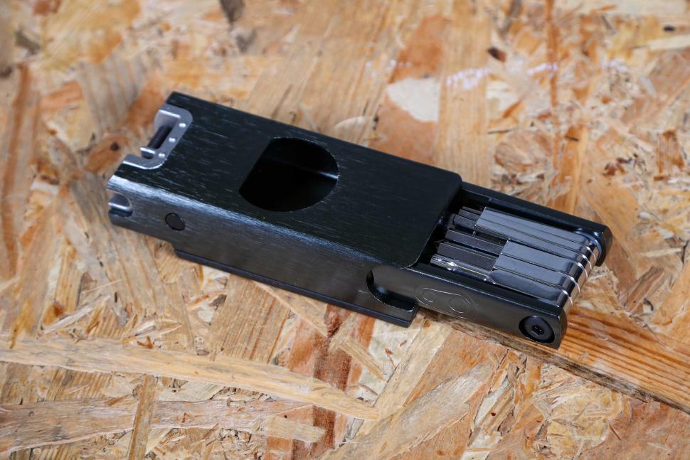 2024 Crankbrothers F16 multi tool - multitool sliding out.jpg