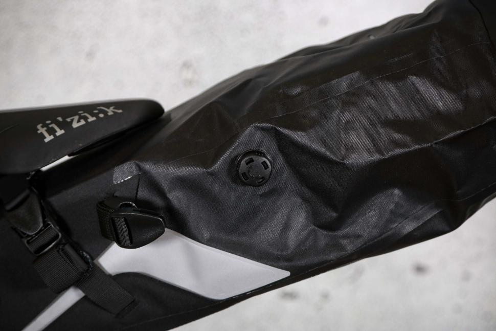 2024 Cube Acid Saddle Bag pack PRO 6 - air vent.jpg