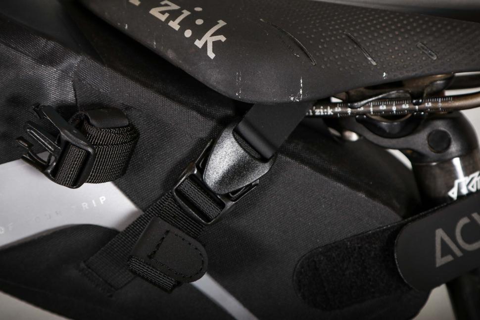 2024 Cube Acid Saddle Bag pack PRO 6 - saddel rail strap.jpg