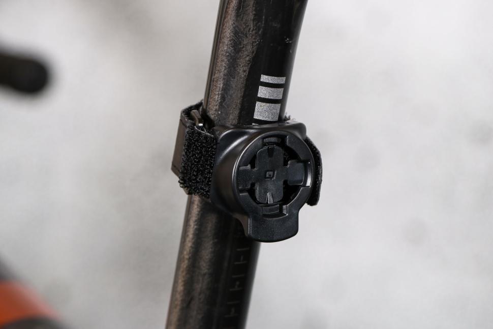 2024 Cycliq Fly6 Pro - mount.jpg