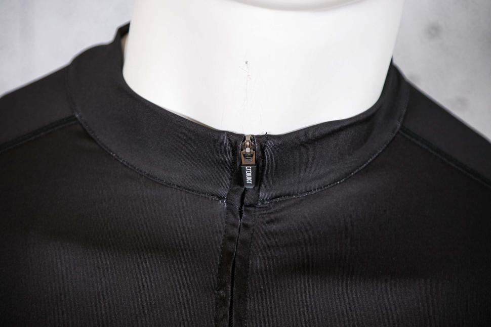 2024 Cycology Horizon Lightweight Long Sleeve Summer Jersey - collar.jpg