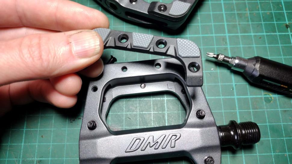 DMR V11 pedal