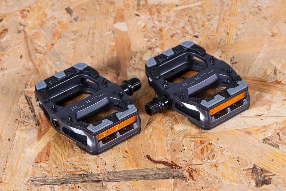 DMR Flat 4 pedals