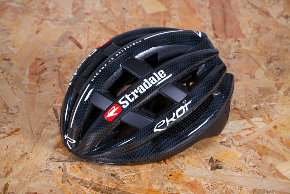2024 EKOI Black Stradale helmet.jpg