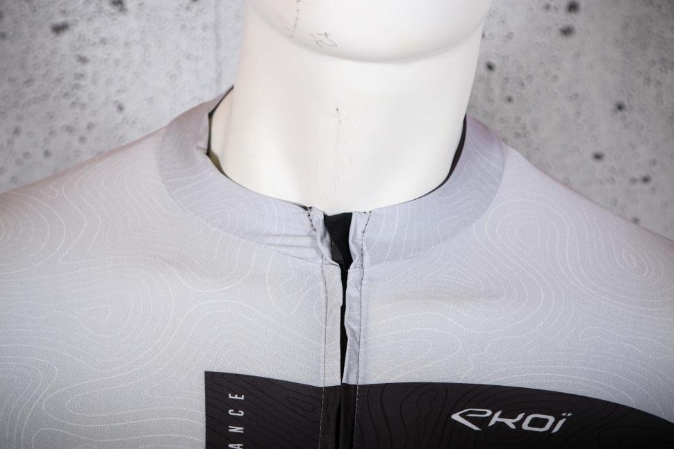2024 EKOI Road Grey Mid-Season Jersey - collar.jpg