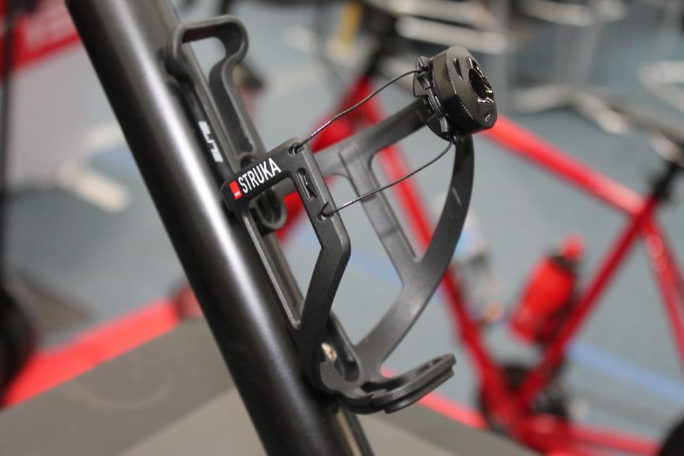 2024 Elite Struka bottle cage - 1