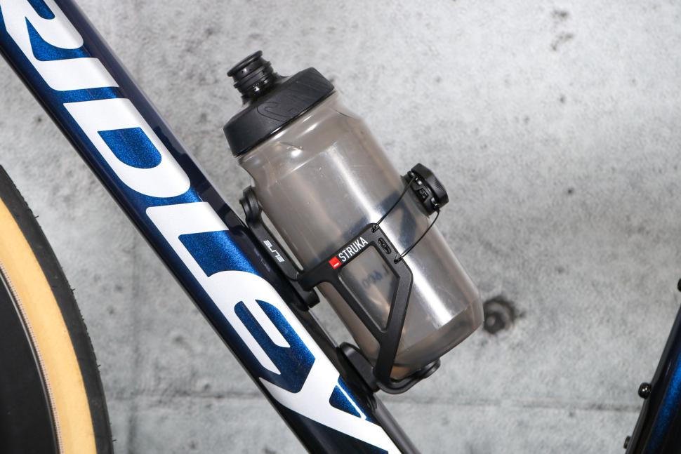 2024 Elite Struka bottle cage - 5.jpg