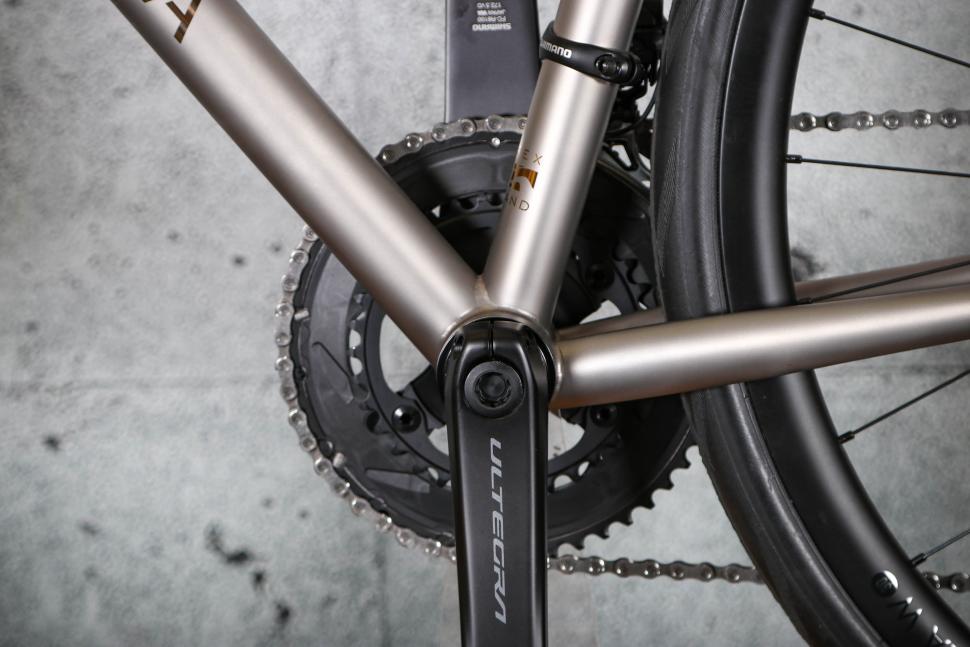 2024 Enigma Eikon - bottom bracket.jpg
