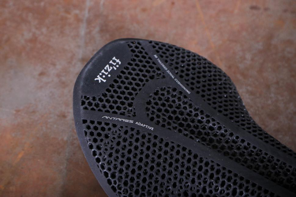 2024 Fizik Vento Antares R3 - rear.jpg