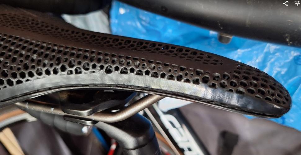 2024 Fizik Vento Antares R3 rippled edge and gap in side.jpg