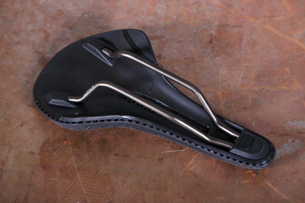 2024 Fizik Vento Antares R3 - underside.jpg