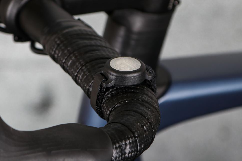 2024 Gaciron Raptor-3000 front bike light - remote.jpg