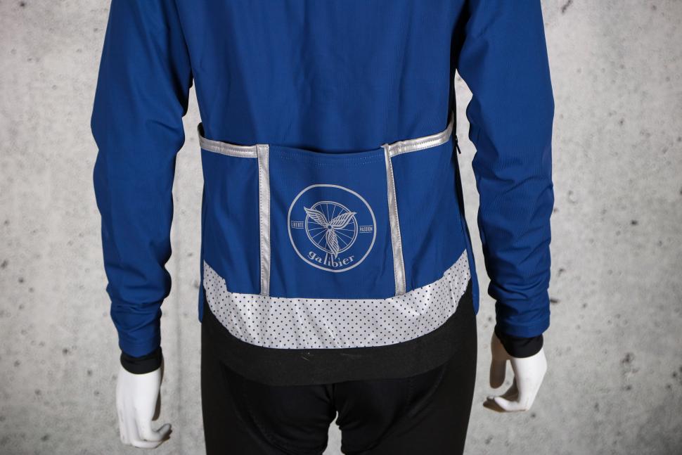 2024 Galibier Female Specific Route Training Jacket - pockets.jpg