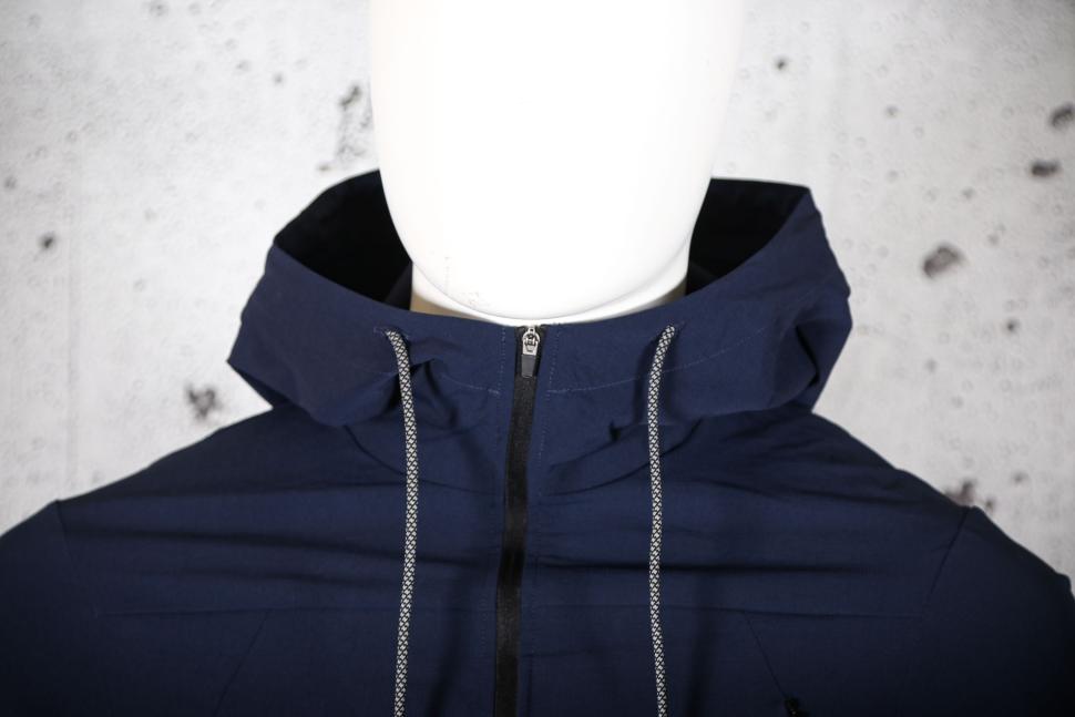2024 Galibier Trail Wind Jacket - collar.jpg